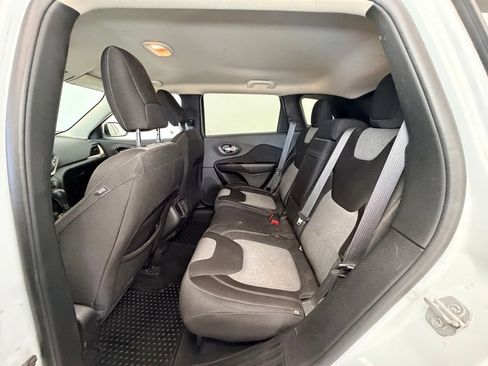 Used 2014 Jeep Cherokee Latitude w/ Cold Weather Group AWD/4WD image 4