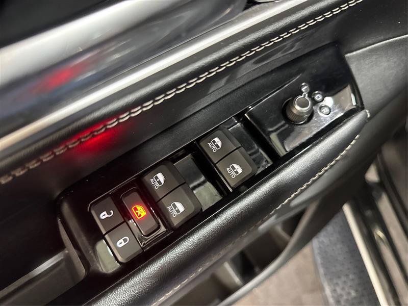 Used 2024 Jeep Wagoneer Series III AWD/4WD image 36