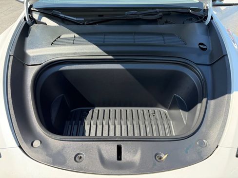 Used 2022 Tesla Model Y Long Range image 22