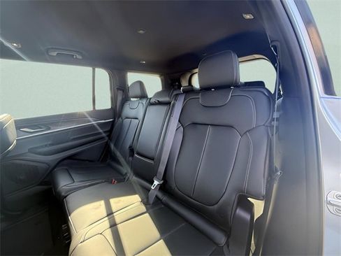 New 2025 Jeep Grand Cherokee L Limited image 24