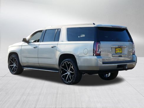 Used 2017 GMC Yukon XL SLT image 5