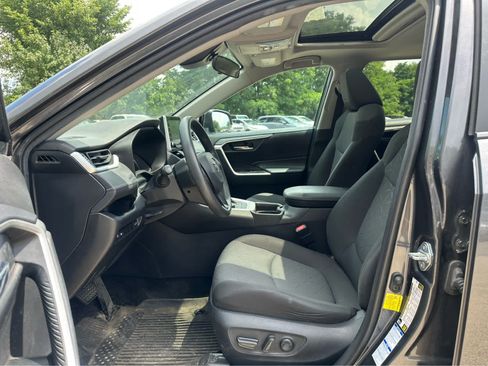 Used 2021 Toyota RAV4 XLE w/ Convenience Package AWD/4WD image 9