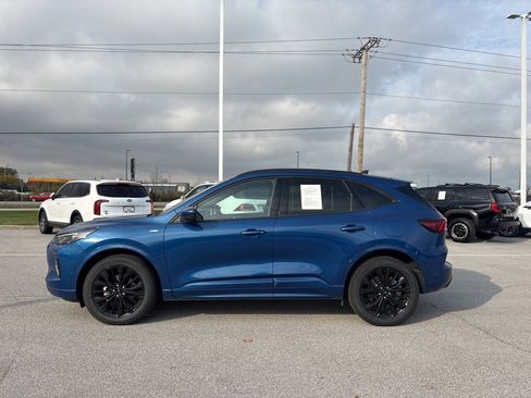 Used 2023 Ford Escape ST-Line Elite w/ Premium Technology Package image 2