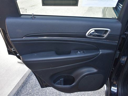 Used 2022 Jeep Grand Cherokee Limited w/ Tech Group image 23