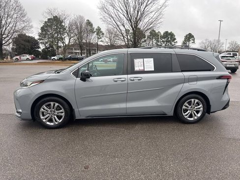 Used 2023 Toyota Sienna XSE image 2