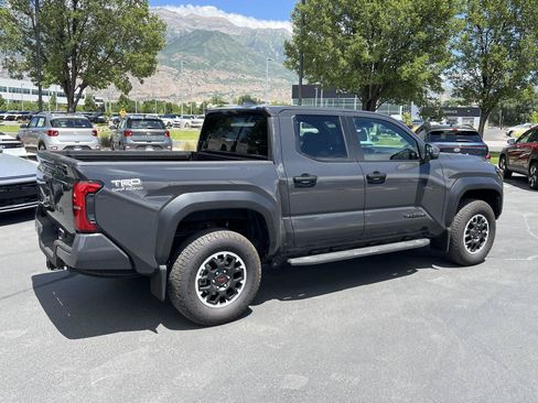 Used 2025 Toyota Tacoma TRD Off-Road AWD/4WD image 7