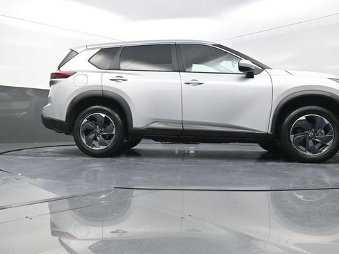 Used 2024 Nissan Rogue SV FWD image 38