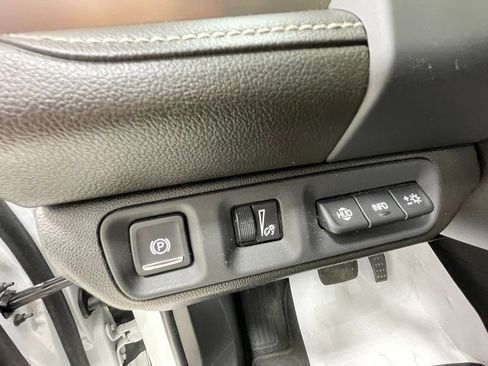 Used 2023 GMC Acadia Denali AWD/4WD image 18