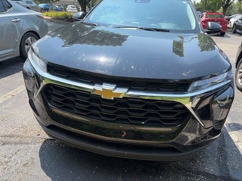 Used 2026 Chevrolet Trax LS FWD image 23