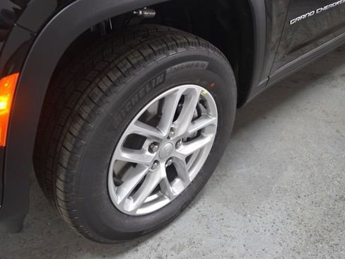 New 2025 Jeep Grand Cherokee L Laredo w/ Luxury Tech Group I image 8