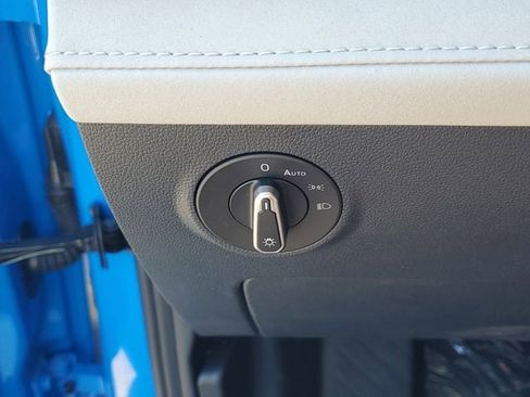New 2026 Volkswagen Taos SE FWD image 28