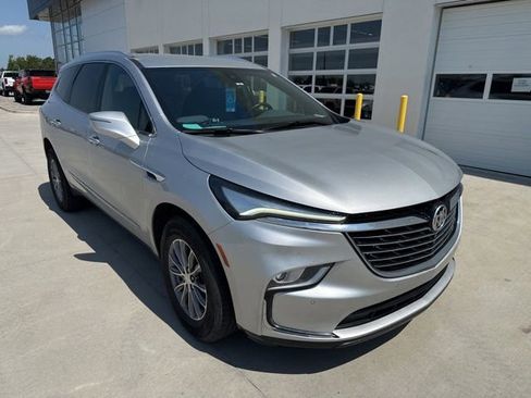 Used 2022 Buick Enclave Essence FWD image 1