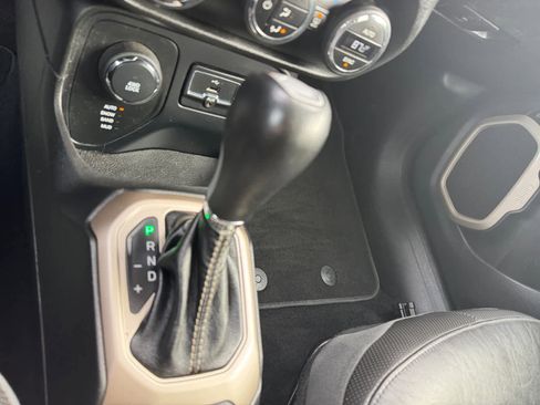 Used 2015 Jeep Renegade Limited image 7