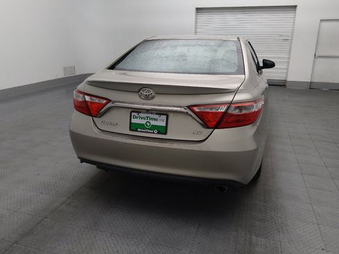 Used 2017 Toyota Camry SE image 7
