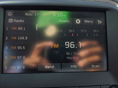 Used 2017 Kia Forte S image 25