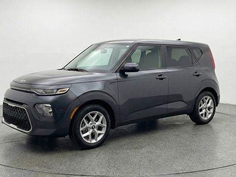Used 2025 Kia Soul LX w/ LX Technology Package FWD image 3