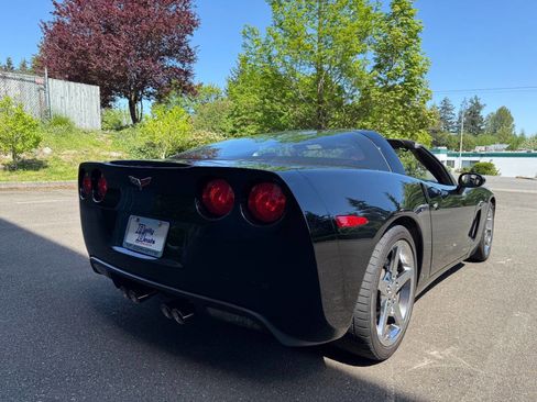 Used 2007 Chevrolet Corvette Coupe w/ Preferred Equipment Group RWD image 3