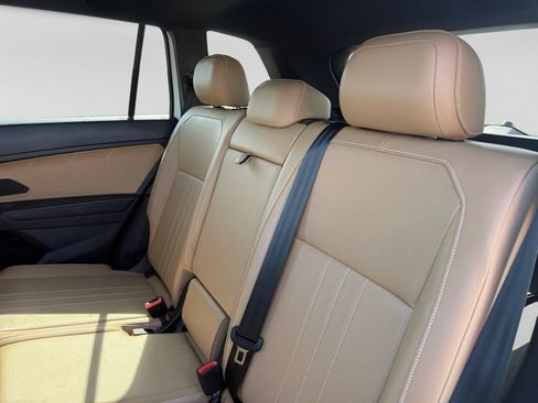 Used 2023 Volkswagen Tiguan SE w/ Panoramic Sunroof Package AWD/4WD image 36