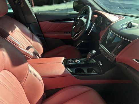 Used 2023 Maserati Levante GT image 8