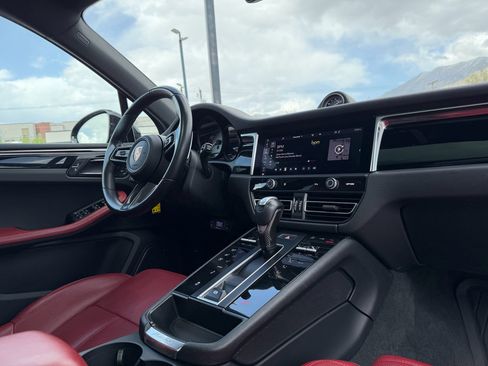 Used 2024 Porsche Macan S AWD/4WD image 18