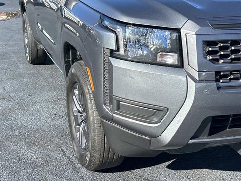 Used 2025 Nissan Frontier SV image 10