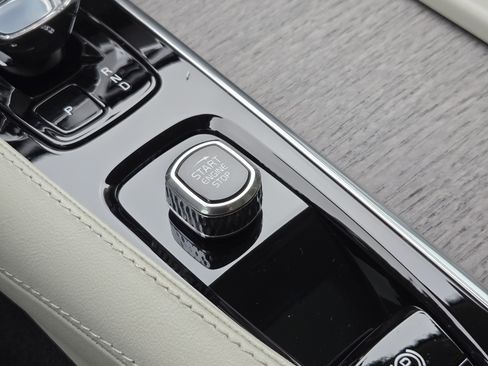 Used 2023 Volvo XC90 T8 Ultimate w/ Lounge Package image 31