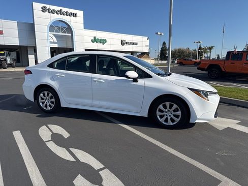 Used 2025 Toyota Corolla LE image 3