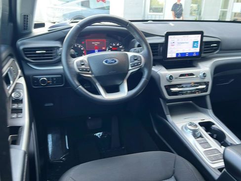 Certified 2023 Ford Explorer XLT RWD image 17