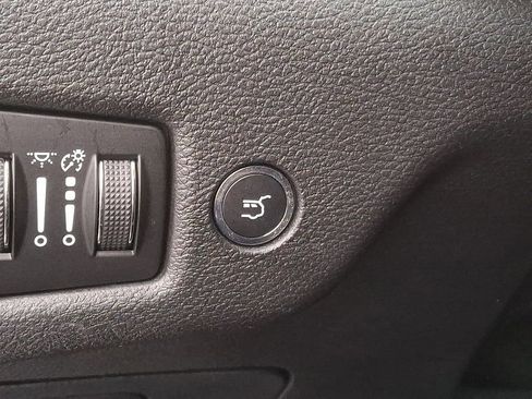 Used 2019 Jeep Cherokee Limited image 22