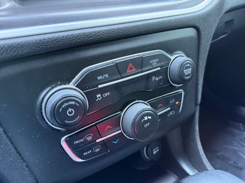 Used 2022 Dodge Charger SXT image 18