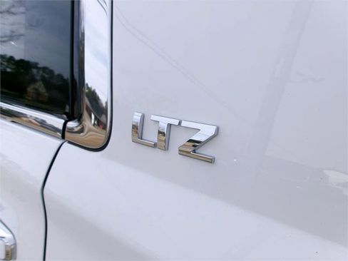 Used 2015 Chevrolet Suburban LTZ w/ Texas Edition image 8