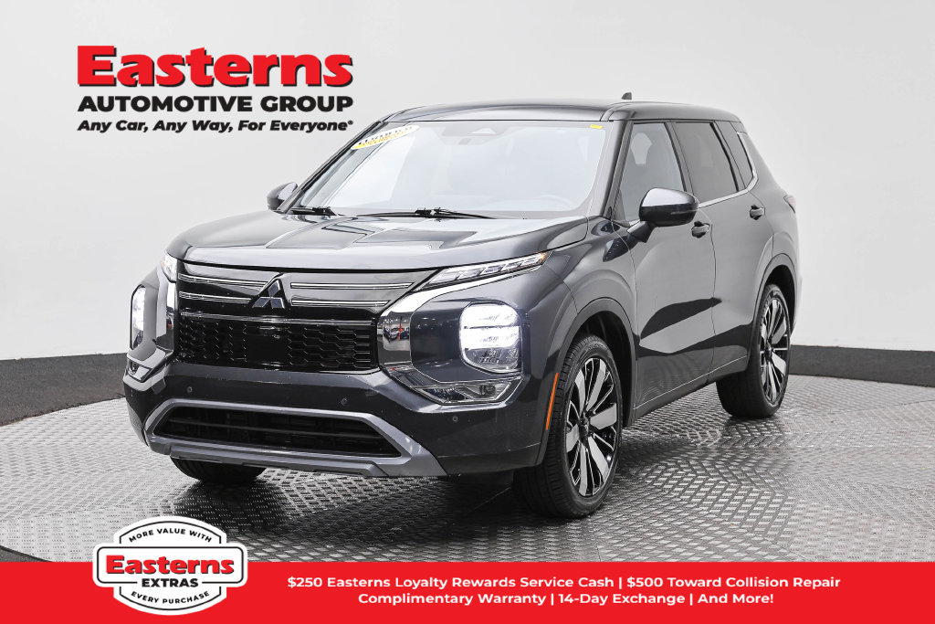 Used 2025 Mitsubishi Outlander SE FWD image 1
