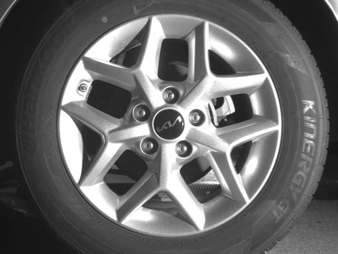 Used 2025 Kia Soul LX w/ LX Technology Package FWD image 17
