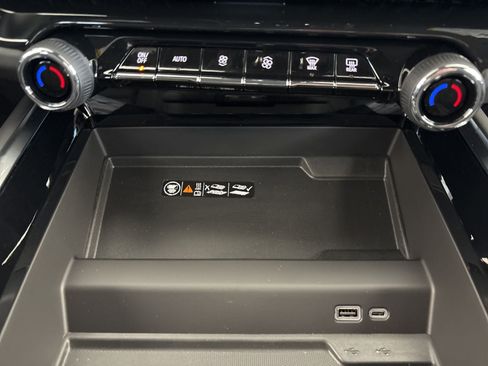 New 2026 Chevrolet Suburban LT RWD image 31