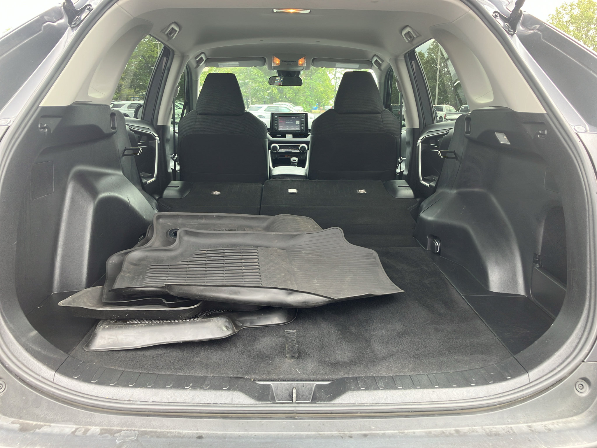 Used 2021 Toyota RAV4 LE AWD/4WD image 28