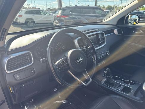 Used 2017 Kia Sorento FWD w/ LX Convenience Package image 8