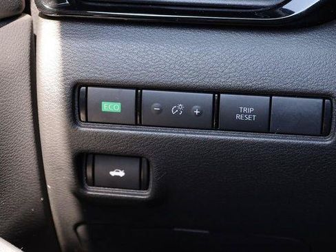 Used 2024 Nissan Sentra SV FWD image 20