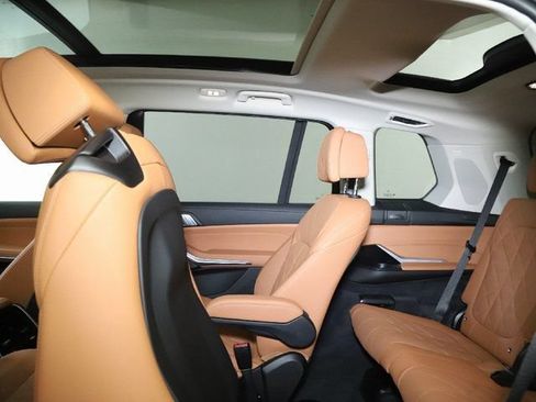 Used 2024 BMW X7 xDrive40i AWD/4WD image 15