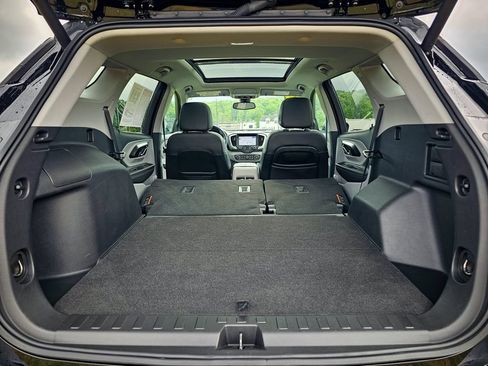 Used 2023 GMC Terrain SLT w/ Infotainment Package II AWD/4WD image 41