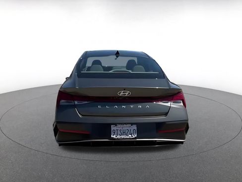 Used 2025 Hyundai Elantra SEL FWD image 10