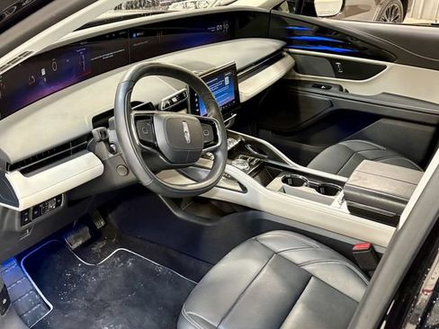 Used 2024 Lincoln Nautilus Premier image 3