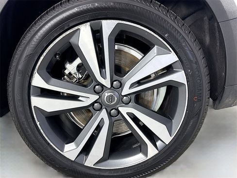 Used 2024 Volvo V60 B5 Cross Country Plus w/ Protection Package Premier image 32