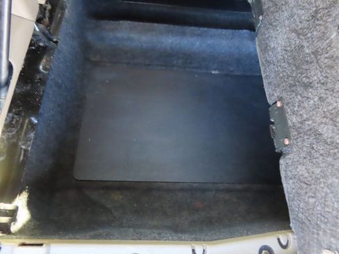 Used 2014 Chrysler Town & Country Touring image 38