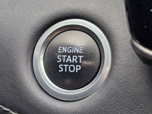 Used 2020 Toyota Highlander XLE image 11