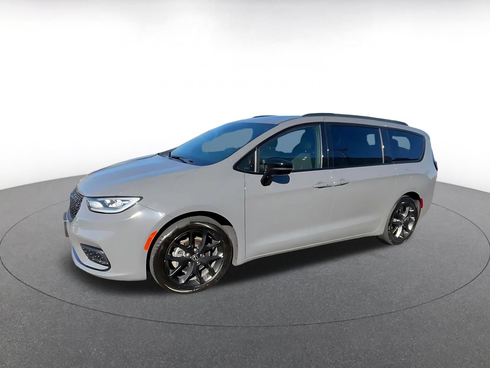 Used 2025 Chrysler Pacifica Limited FWD image 7