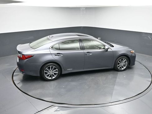 Used 2017 Lexus ES 300h image 36