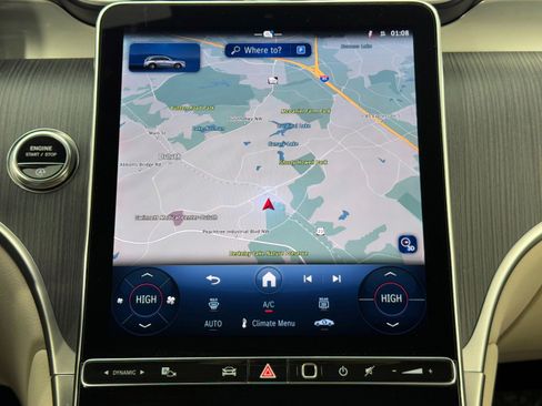 Used 2025 Mercedes-Benz GLC 300 4MATIC image 28