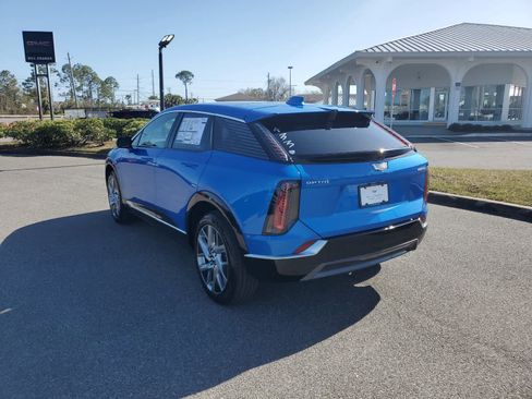 New 2025 Cadillac Optiq Luxury 2 image 3
