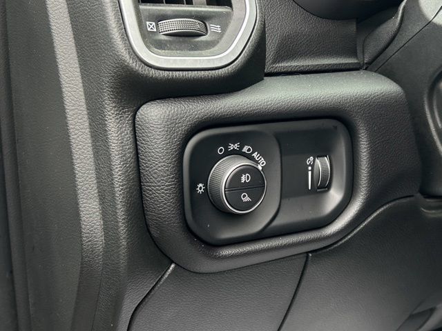 Used 2022 RAM 2500 Big Horn w/ Night Edition AWD/4WD image 35