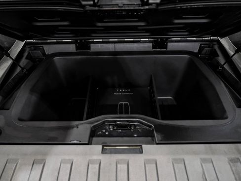 Used 2024 Tesla Cybertruck AWD Crew Cab image 50